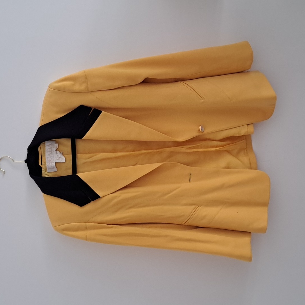 ESCADA BLAZER